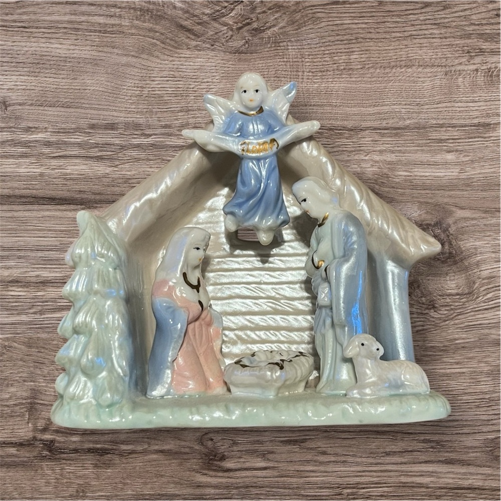 Vintage Nativity Set Designspirations Christmas Dreams Collection‎ Figurine